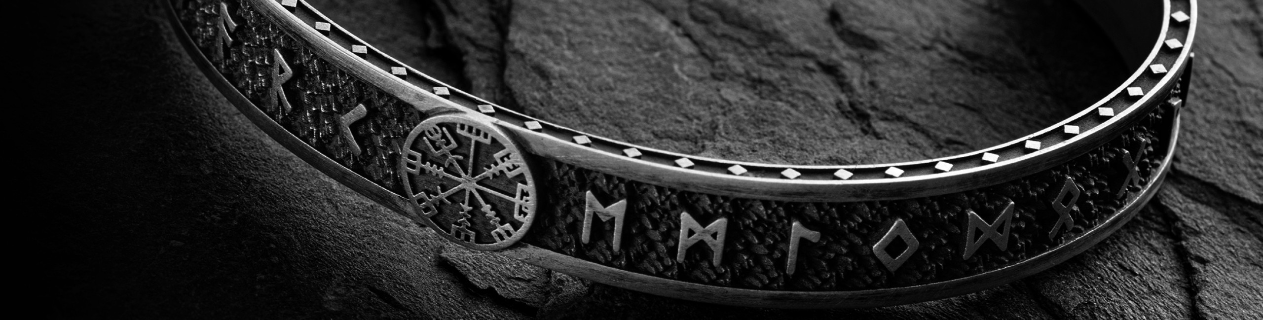 Runy-Amulety