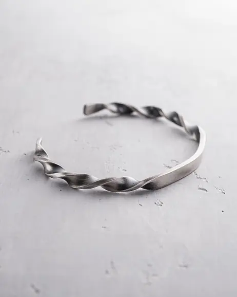 Srebrna sztywna bransoletka ESPIRAL 3