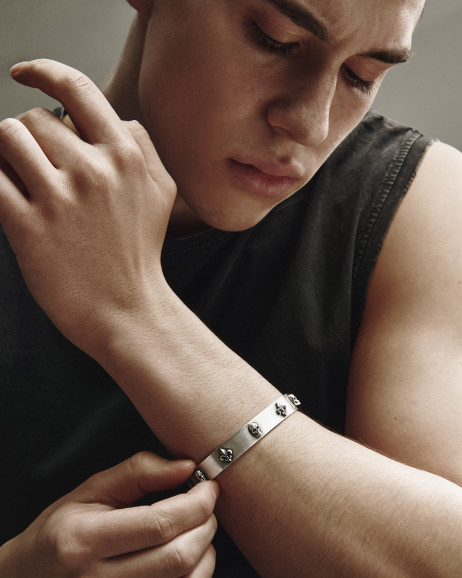 Srebrna sztywna bransoletka FLEUR DE LIS. SKULL 2