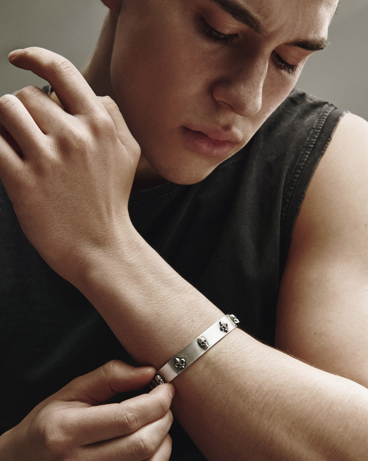 Srebrna sztywna bransoletka FLEUR DE LIS. SKULL 2