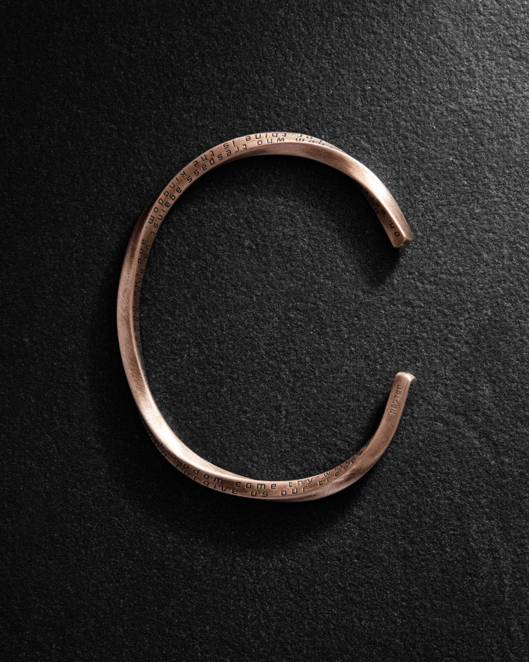 Sztywna bransoleta THE LORD'S PRAYER – OUR FATHER z czerwonego złota