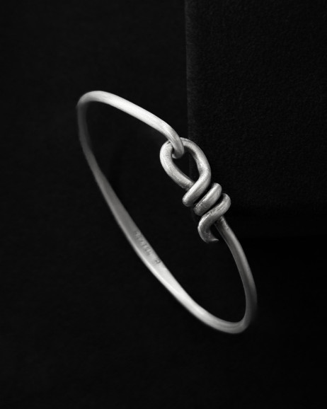 Srebrna sztywna bransoletka BOUCLE