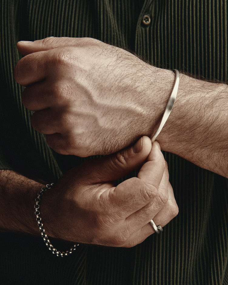 Srebrna sztywna bransoletka KLOEK 2