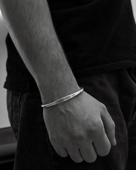 Srebrna sztywna bransoletka KLOEK 2