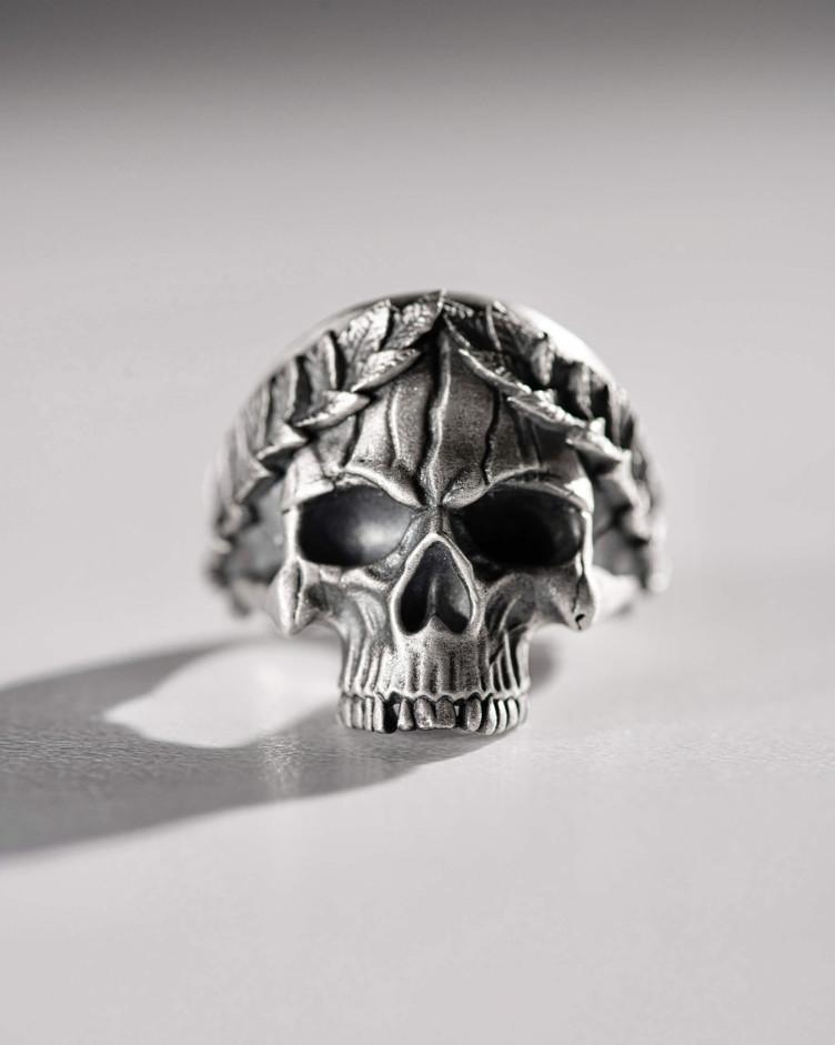 Srebrny pierścień SKULL IN A WREATH 9