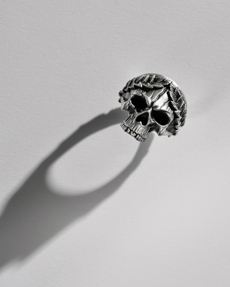 Srebrny pierścień SKULL IN A WREATH 5
