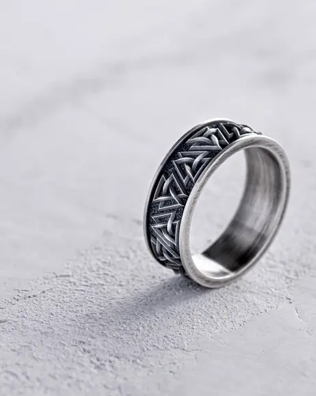 Srebrny pierścień VALKNUT 9