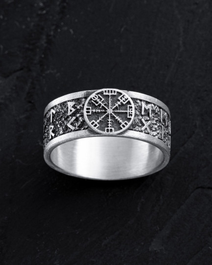 Srebrny pierścień VEGVISIR WITH RUNES