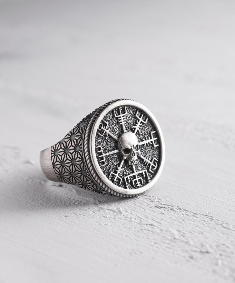 Srebrny pierścień VEGVISIR WITH SKULL 7