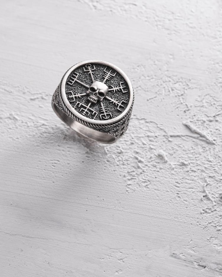 Srebrny pierścień VEGVISIR WITH SKULL 4