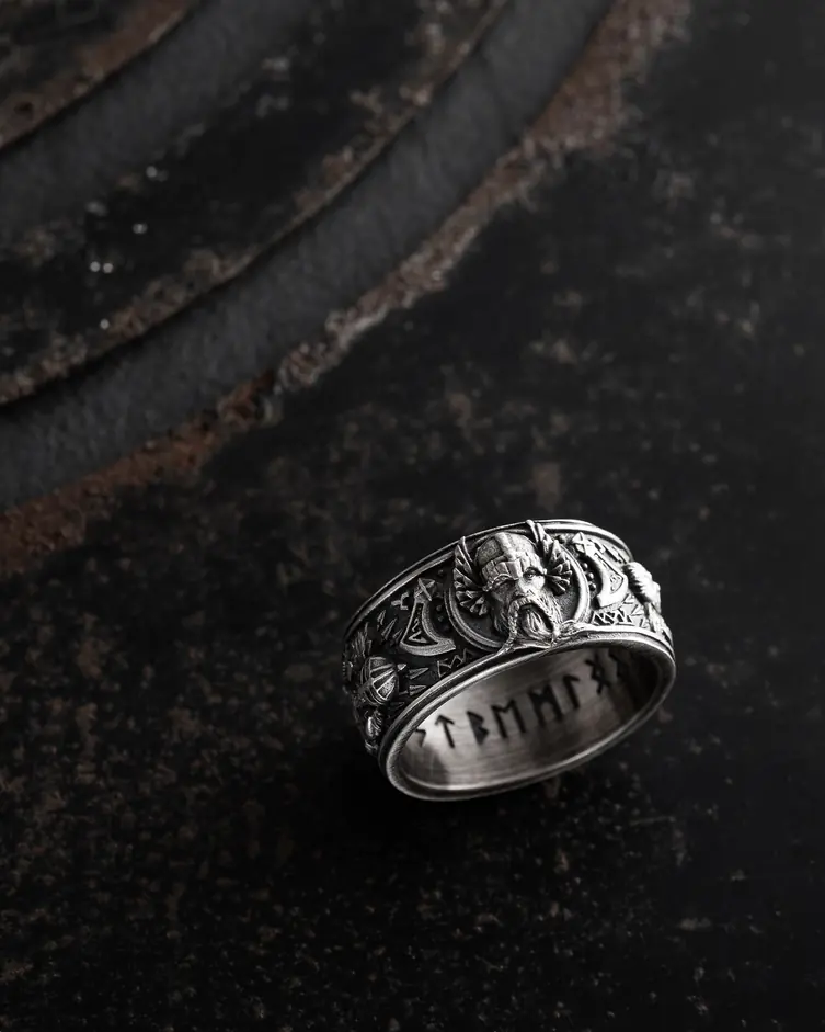 Srebrny pierścień VIKINGENES FORFEDRE. RUNES 5