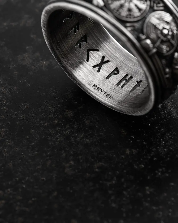 Srebrny pierścień VIKINGENES FORFEDRE. RUNES 9