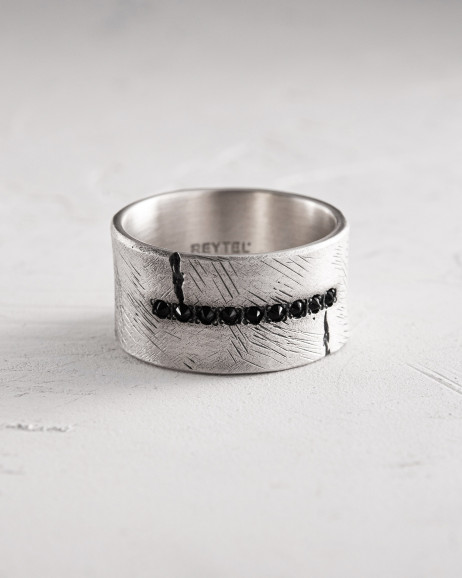 Srebrny pierścień ERVARING. BLACK STONES 5