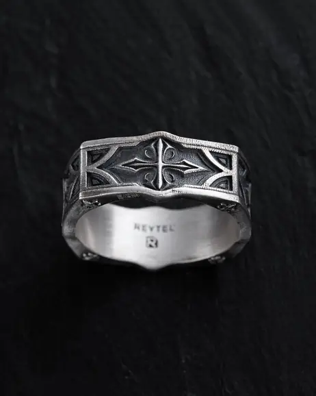 Srebrny pierścień SANCTUM. FLEUR DE LIS