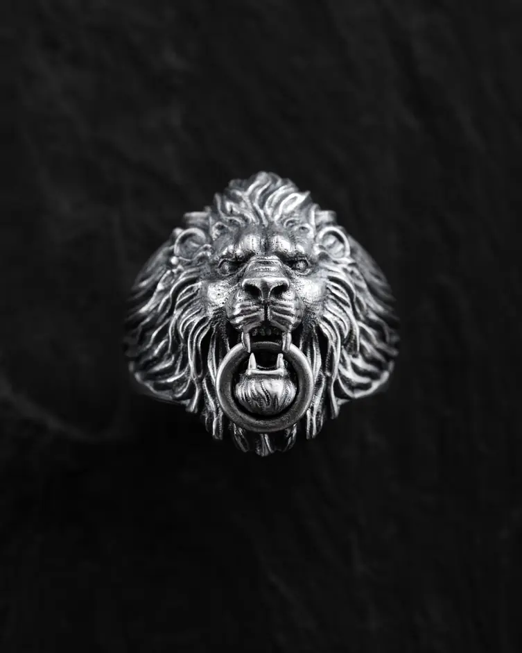 Srebrny pierścień THE LION