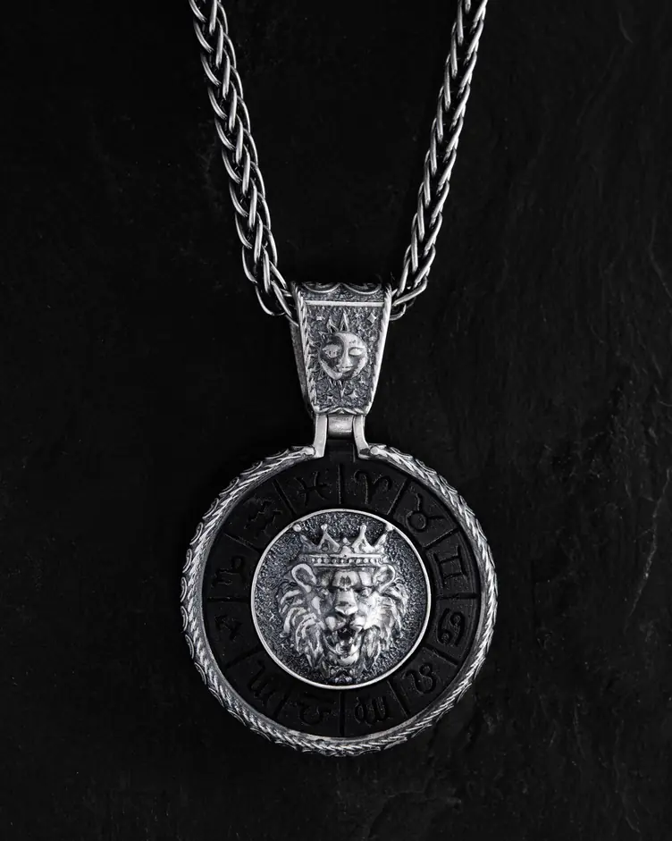 Srebrny wisiorek Znak zodiaku - LEW z hebanem