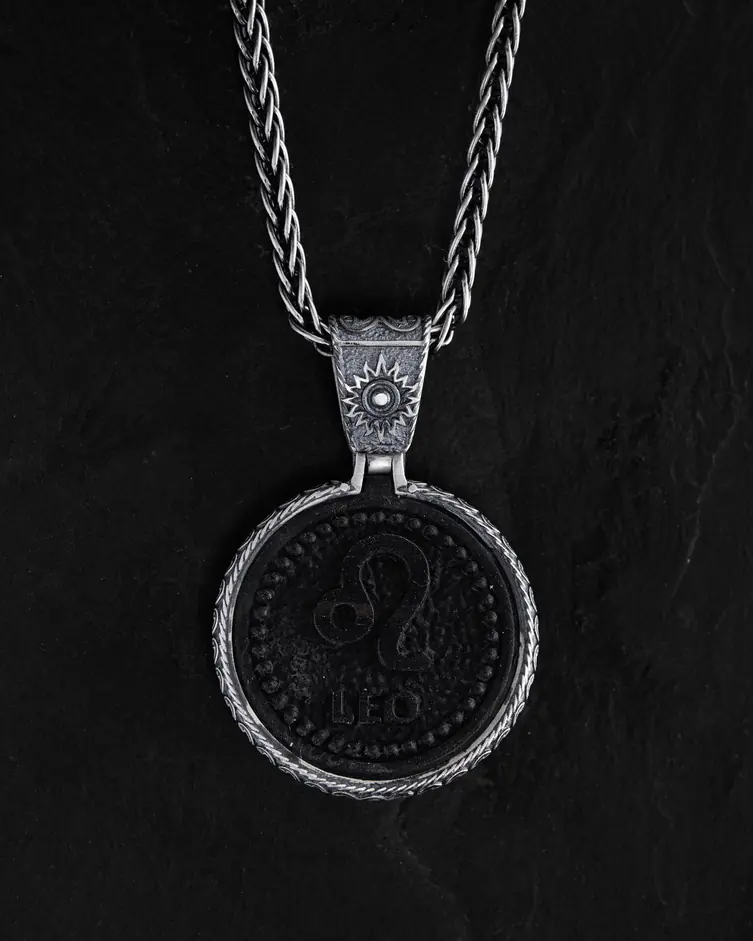 Srebrny wisiorek Znak zodiaku - LEW z hebanem 10