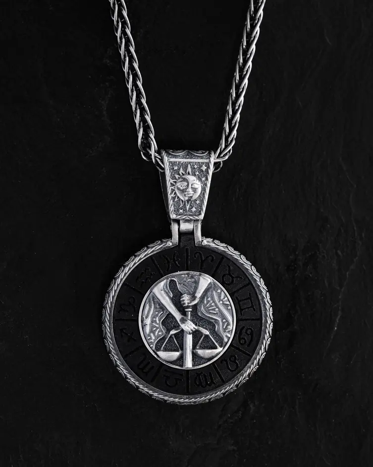 Srebrny wisiorek Znak zodiaku - WAGA z hebanem