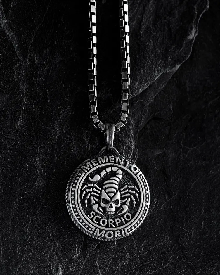Wisiorek Znak zodiaku - SCORPIO. MEMENTO MORI (skorpion)