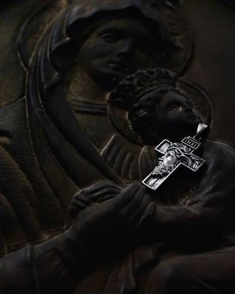 Srebrny krzyż FACE OF JESUS CHRIST. INRI 7