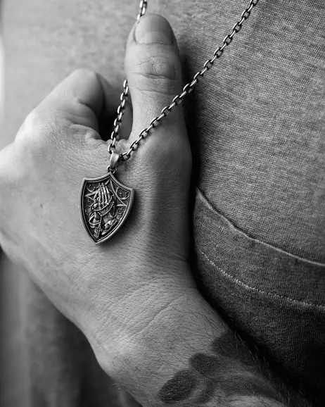 Srebrny wisiorek PRAYING HANDS 7