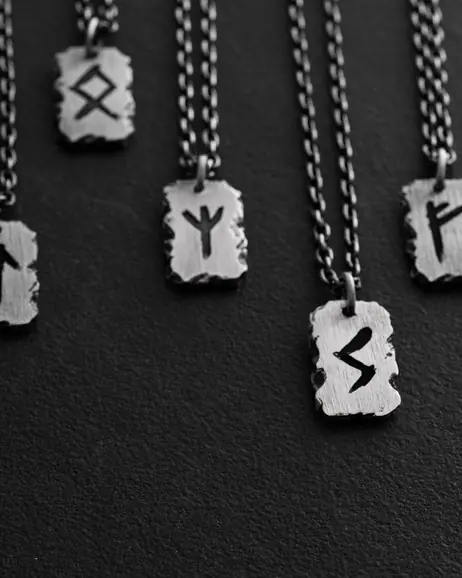 Srebrny wisiorek RUNA AMULET - ALGIZ 3
