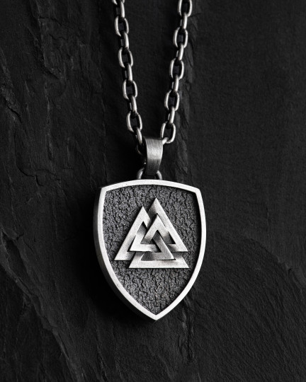 Srebrny wisiorek VALKNUT - 3103