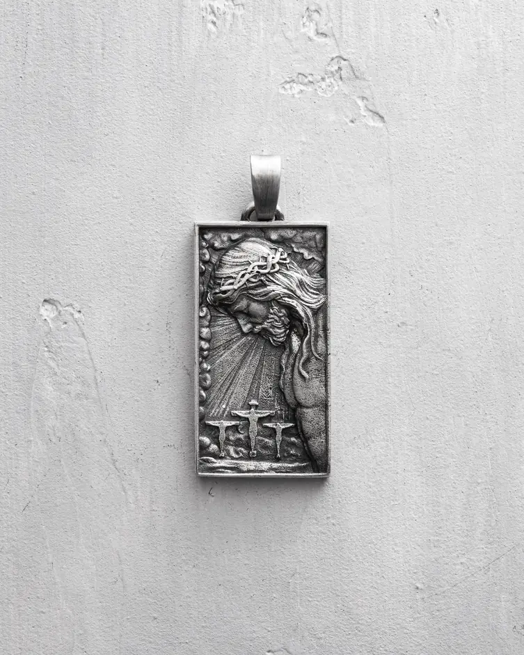 Srebrny wisiorek JESUS WITH CROWN OF THORNS 5