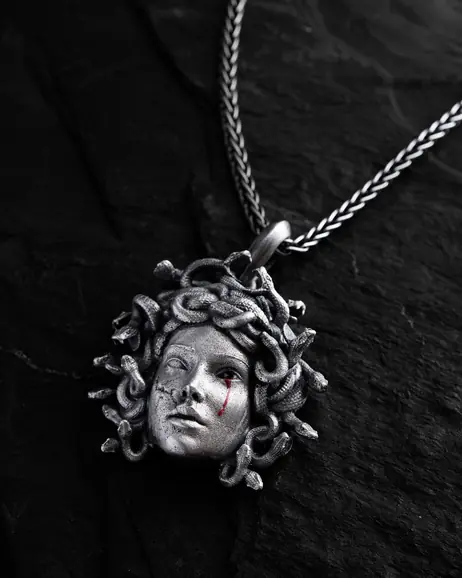 Srebrny wisiorek MEDUSA GORGON 3