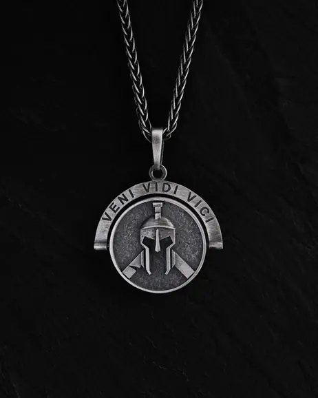 Srebrny wisiorek GLADIATOR. VENI VIDI VICI