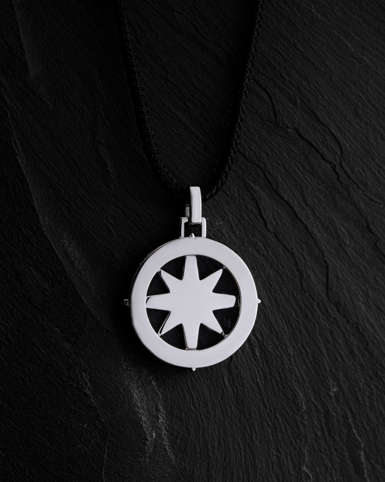 Wisiorek COMPASS. BLACK STONES (białe złoto) 5