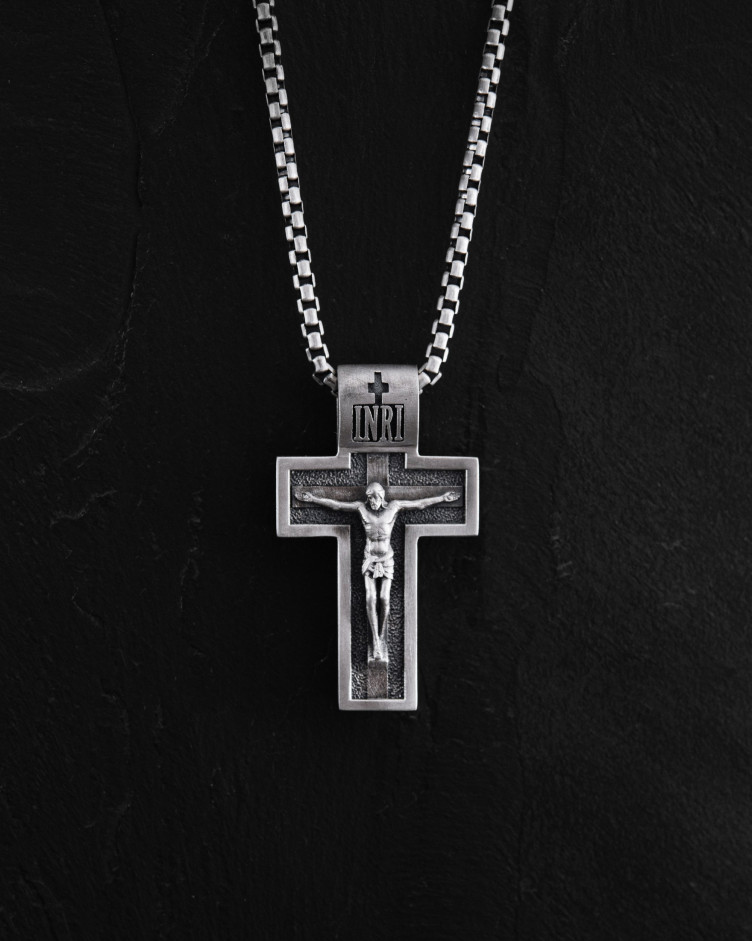 Srebrny krzyż THE CRUCIFIXION OF JESUS ​​CHRIST. PROTECTION