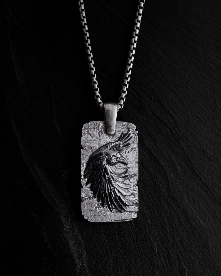 Srebrny wisiorek RAVEN
