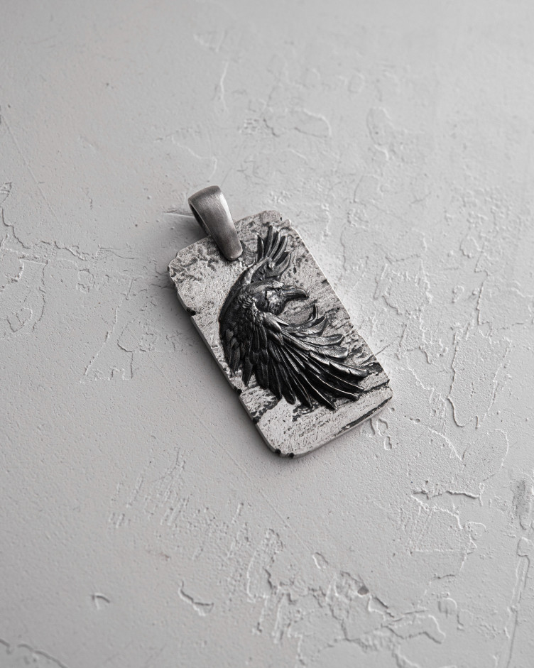 Srebrny wisiorek RAVEN 4