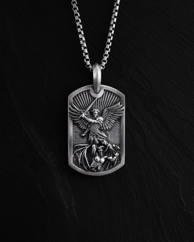 Srebrny wisiorek SAINT MICHAEL 2