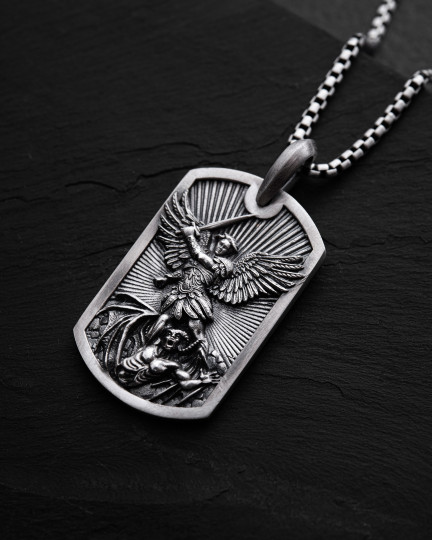 Srebrny wisiorek SAINT MICHAEL - 3558