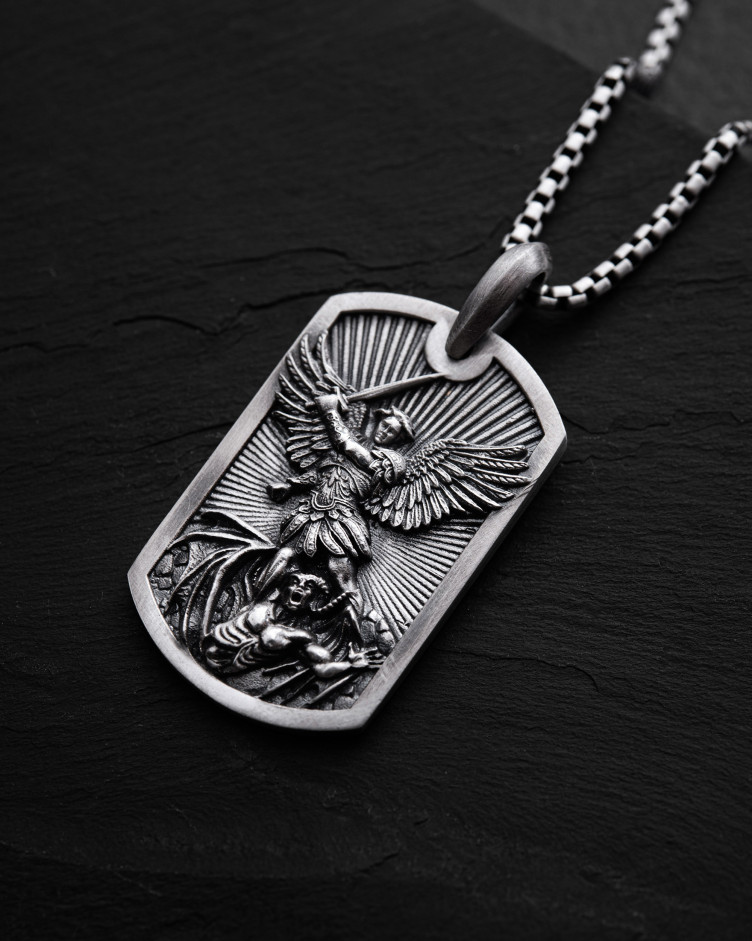 Srebrny wisiorek SAINT MICHAEL