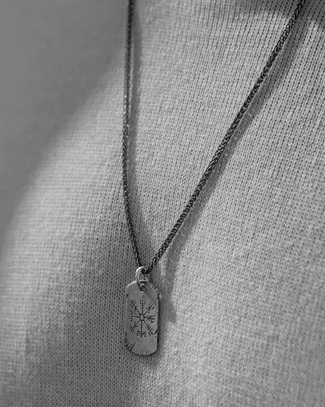 Srebrny medalion VEGVISIR 2