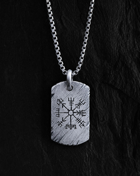 Srebrny medalion VEGVISIR