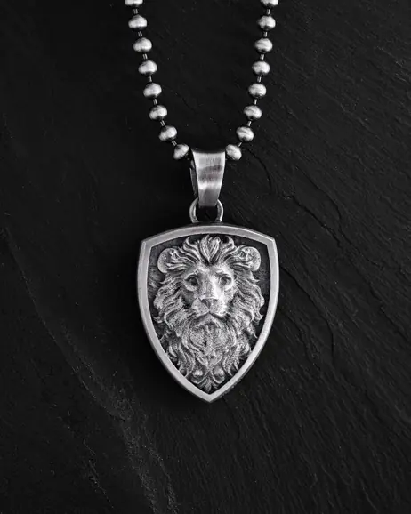 Srebrny wisiorek THE WISDOM OF THE LION
