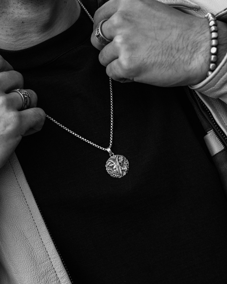 Srebrny wisiorek ANGEL AND DEMON 6