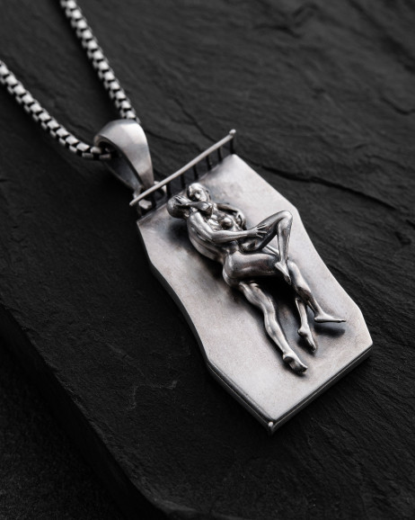 Srebrny wisiorek IN BED