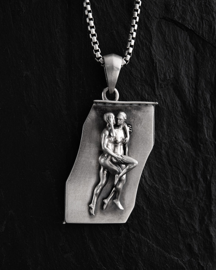 Srebrny wisiorek IN BED 2