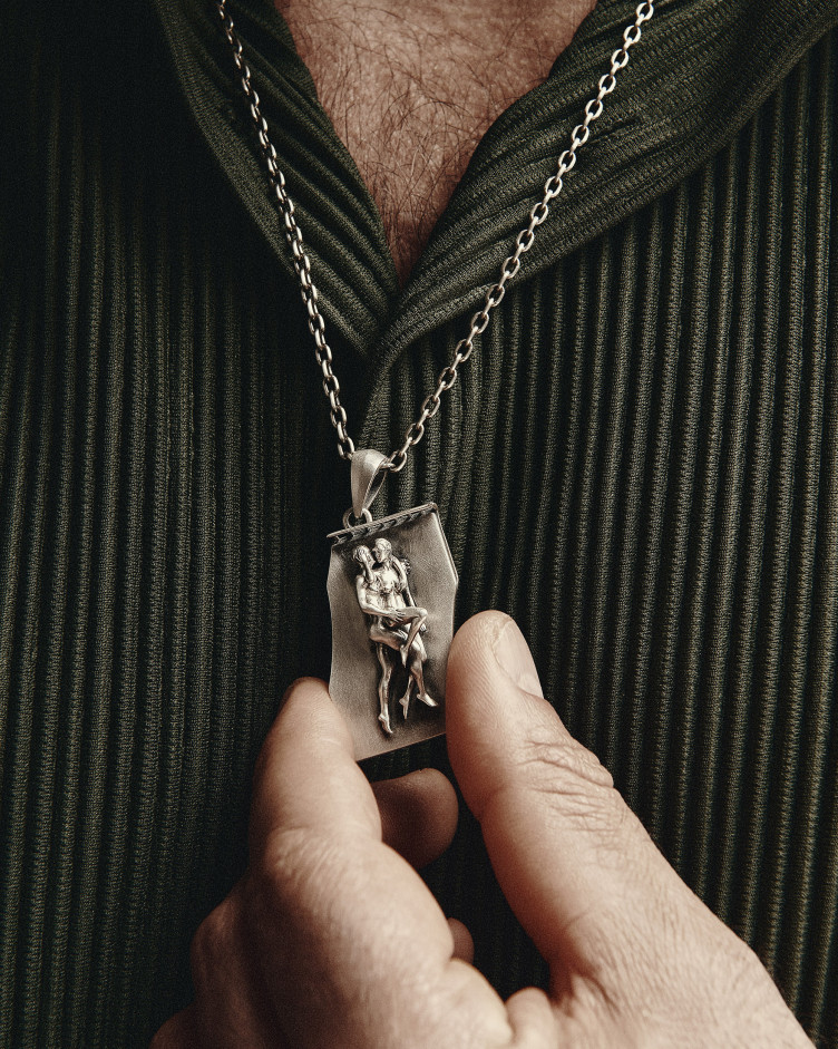 Srebrny wisiorek IN BED 4