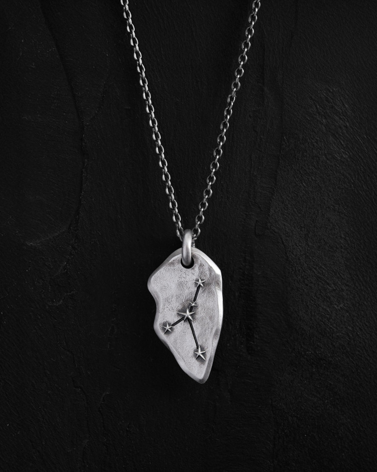 Srebrny wisiorek GWIAZDOZBIÓR RAK na łańcuszku