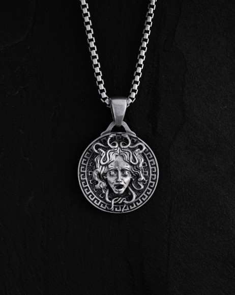 Srebrny wisiorek GORGON MEDUSA 2