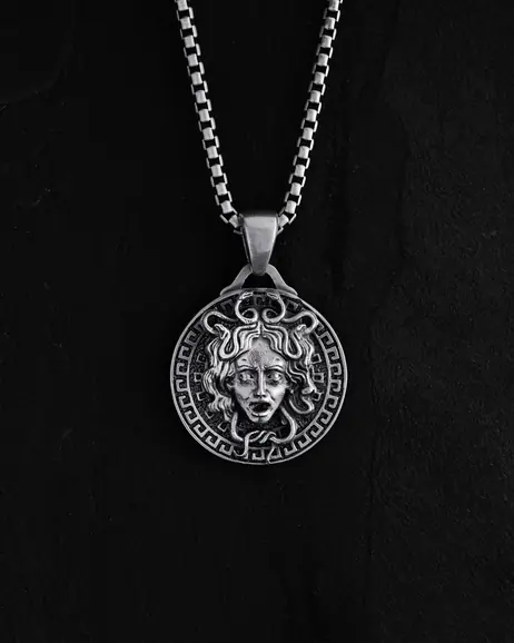Srebrny wisiorek GORGON MEDUSA 3