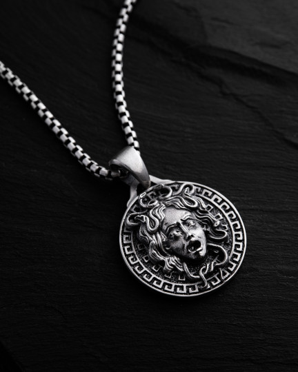 Srebrny wisiorek GORGON MEDUSA