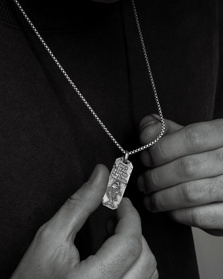 Srebrny wisiorek AGAINST THE FLOW 2