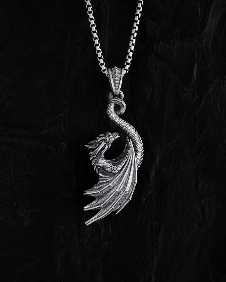 Srebrny wisiorek DRAGON